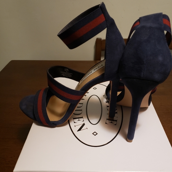 Shoes - Picture 5 of 7